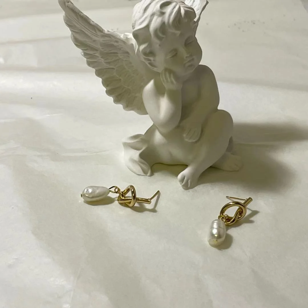 Classic Natural Freshwater Pearl Drop Earrings Image Classic Natural Freshwater Pearl Drop Earrings