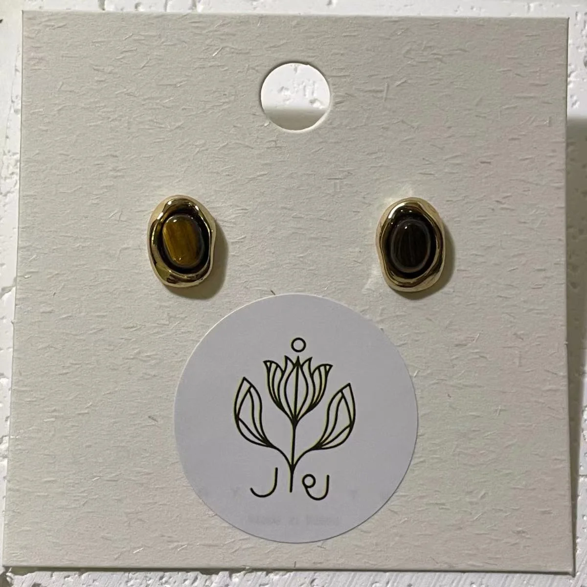 Classic Brown Tiger's Eye Stone Stud Earrings Image Classic Brown Tiger's Eye Stone Stud Earrings